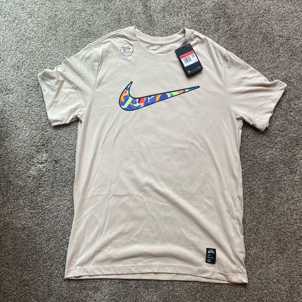Nike Run Fast The Future Men’s Size Large Tee NWT